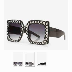 Söker dessa solglasögon i svart eller brunt!!! Vill ni sälja är det bara att höra av sig så kommer vi överens om pris! 🤩🥺✨