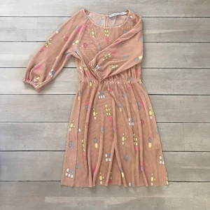 & Other Stories klänning - Söt som en karamell! Fin ribbad klänning i fint mönster. 