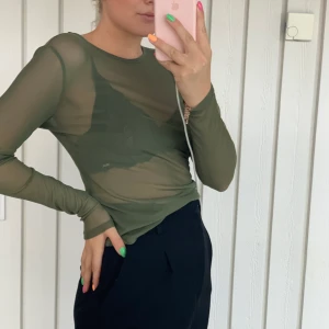 Festtopp - Jättefint skick, knappt använd. 20kr i frakt tillkommer. 