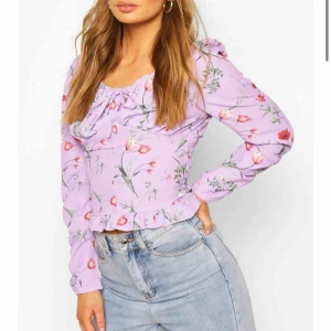  - Jättefin tröja som tyvärr är för liten för mig. Den är ganska liten i storleken