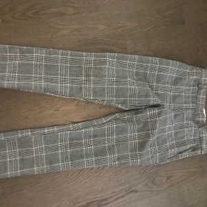 Kostymbyxor H&M - Sköna stretchiga kostymbyxor från HM