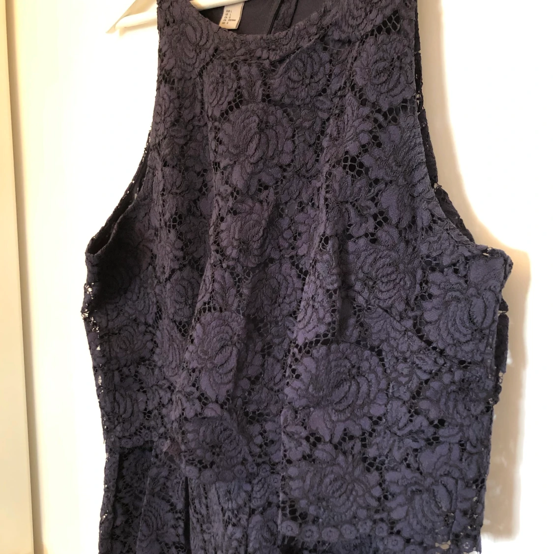 Mörkblå playsuit i spets - 90