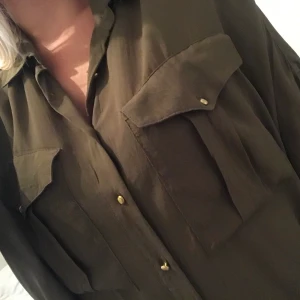 Blus från Ginatricot - Jätte fin blus från Ginatricot i strl 36.❤️