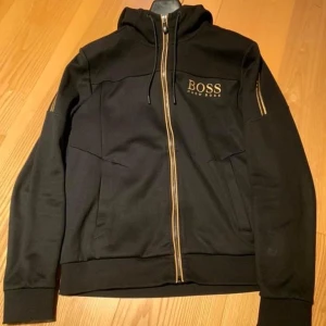 Hugo Boss  - Bra skick och försiktigt använd 