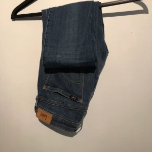 Lee jeans  - Ett par jeans från Lee! Nästan oanvända!😇 storlek W27L30 😍 säljes för 250 kr inklusive frakt!!