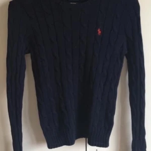 Ralph Lauren tröja - Marinblå Ralph Lauren tröja, nyskick