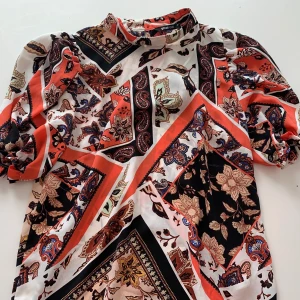 Tröja - Knappt använd. Storlek 38. Köparen står för frakt