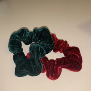 Scrunchies - Två gulliga scrunchies från H&M oanvända 