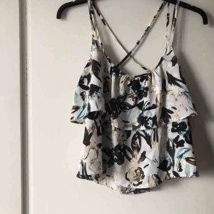  - Blommiga mönster på topp 