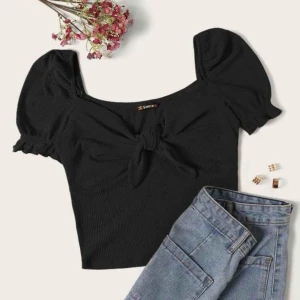 Topp  - En svart tröja från shein