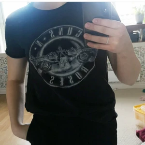Tshirt  - Guns and roses tshirt, gott skick! 