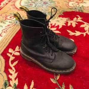  - Matta Dr. Martens