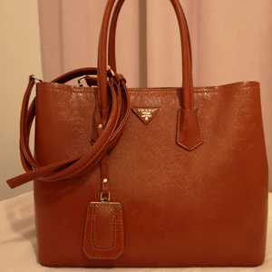  - Handle Drop 5", Height 9.5", Width 13", Depth 5.5", Strap Drop 22-24"