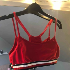  - Tommy Hilfiger top helt oanvänd