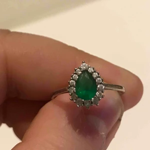  - Jätte fin ring. Inget saknas. Frakt 9kr. Äkta silver.