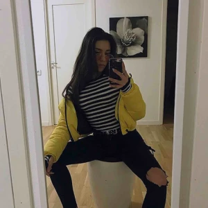  - Randig tröja från Chiquell, använt en gång pga samarbete med chiquell.. frakt