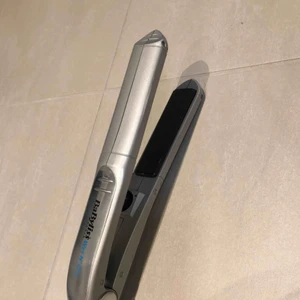  - Plattång från BaBylis wet n’ dry. Sparsamt använd. Frakt tillkommer på 52kr 