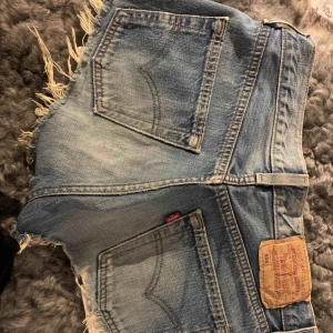  - Levis shorts, använda fåtal gånger. Nypris 599 kr. 