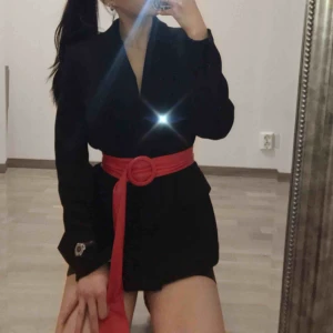  - Svart blazer från Zara. Endast använd inomhus, 2ggr. ❤️