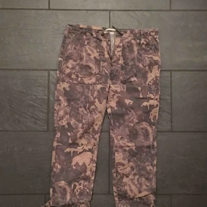  - Coola militärbyxor, kort modell. Inköpta på PULL&BEAR👌😍