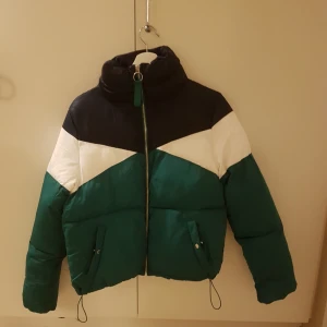  - En oanvänd snygg vinterjacka i storlek m. 