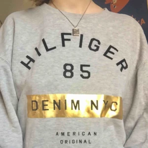  - Sweatshirt från Tommy Hilfiger. Toppskick, knappt använd. Kan eventuellt mötas i Stockholm. Frakt tillkommer. Hör av dig om du har frågor! :)