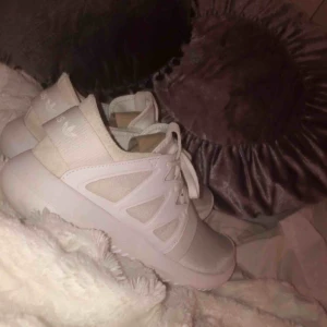  - Adidas tubular Använda en gång   Nypris: 1200
