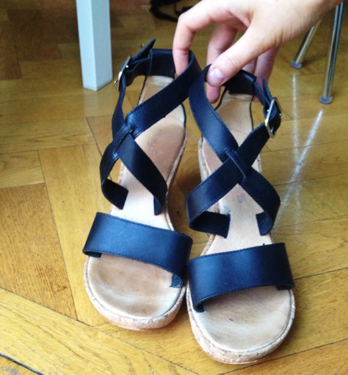 Sandaletter med kilklack i storlek 37. Sköna att gå i och perfekta till sommaren - 1396607328