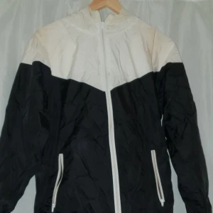  - Windbreaker från junkyard