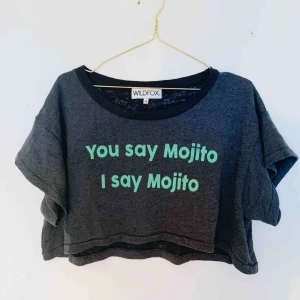  - Crop top från WILDFOX. Använd ett fåtal gånger. Köparen står för frakten :) 