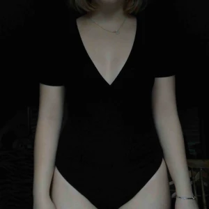  - Superfin omlott-body från Brandy Melville! Helt oanvänd.  Köparen står för frakten🌹