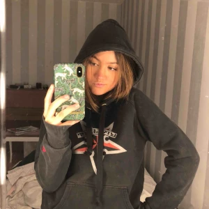  - Hoodie från märket ”vailent”. Bra skick och supersnygg!