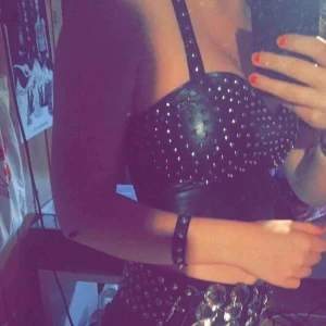  - Tight fake lädertopp, handsydd från skintightrebel. Frakt tillkommer.