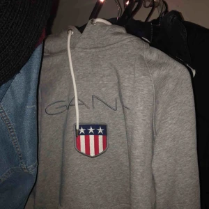  - En gant hoodie som ej kommer till användning, super enkel o snygg  Frakt tillkommer 