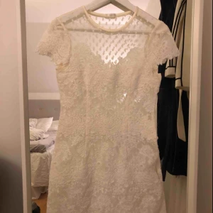  - Storlek 38 men passar mer en s!! Liten i storleken, använd en gång bara. Köpare står för frakt:)