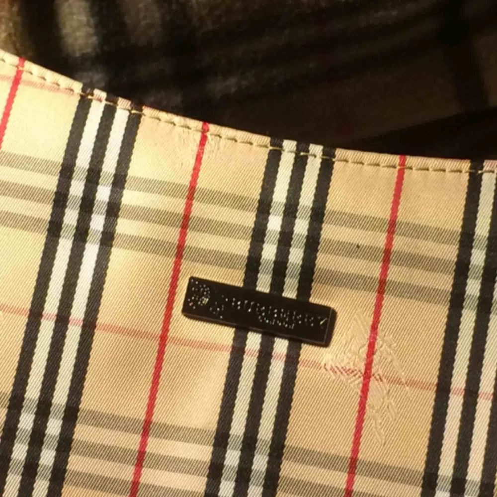 Burberry Nova check handväska. Fraktar över hela Sverige, jag står för frakt. Tar swish,. Väskor.