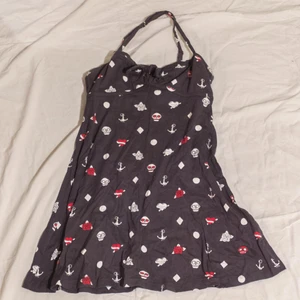  - Klänning med helterneck 