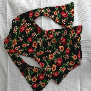  - En supersomrig playsuit som är hur fin som helst på🥳🌸