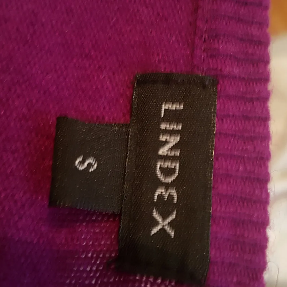 Lindex  Purple cardigan May fit to xs to small Can meet up at tcentralen. Toppar.