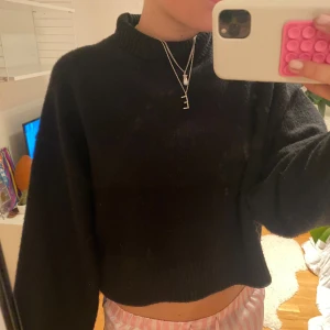 stickad tröja - jätte snygg🤗liten i storleken!🤗