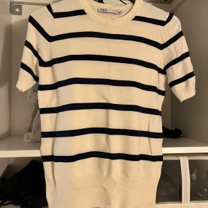 Zara tröja - Så fin zara tröja som  tyvärr inte kommer till användning ☺️❤️