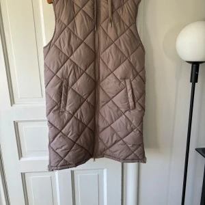 Quiltad väst - Quiltad väst i nyskick strl xs 34/36