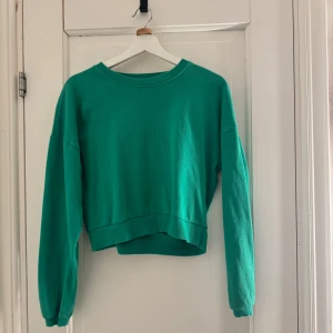 Tjocktröja  - Väldigt fin tröja. Säljes då den är för liten för mig. 