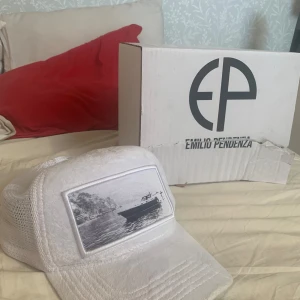 Emilio pendenza yacht velvet keps - Säljer nu min velvet keps för är intresserad av en annan keps