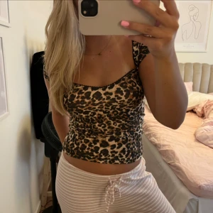 Leopard tröja   - Leopard tröja. 