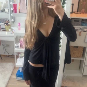 Gina tröja  - gina tricot knyt tröja. använda ett par gånger men är i väldigt bra material.