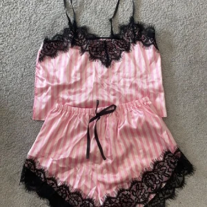 Silke Pyjamas Set - Pyjamas i silke! Inga defekter. 