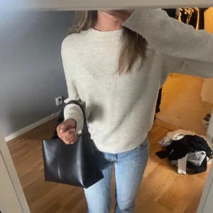 Stickad tröja 🎀 - Super mjuk o fin stickad tröja ifrån Vero Moda💞