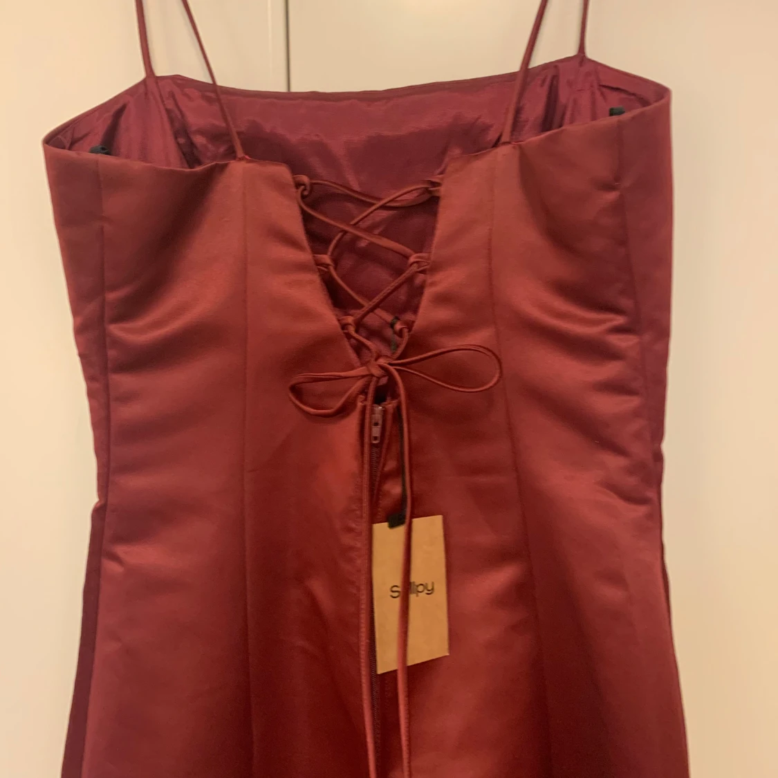 Vinröd balklänning ⋆ ˚｡⋆౨ৎ˚ - 3