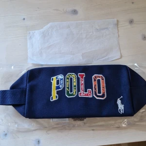Polo ralph lauren travel kit - Ett aldrig använt Polo ralph lauren travel kit. 